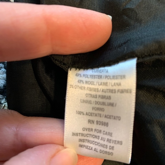 Casual Corner (size 16) Black and Cream Houndstooth Tweed, Lined Skirt with slit - Picture 8 of 8